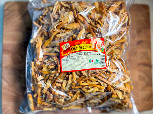 Нитка ЖАРЕНАЯ "Чеснок с зеленью" Oktobersnack 1 кг (сырный продукт) в Березниках