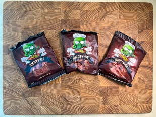 Мучные полоски КРАСНЫЕ со вкусом пряной говядины 76 гр: Горох жареный со вкусом БАРБЕКЮ 