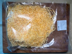 Нитка ЖАРЕНАЯ  Oktobersnack1 кг (сырный продукт): Сырный продукт ФЕРМЕРСКИЙ паутинка с паприкой