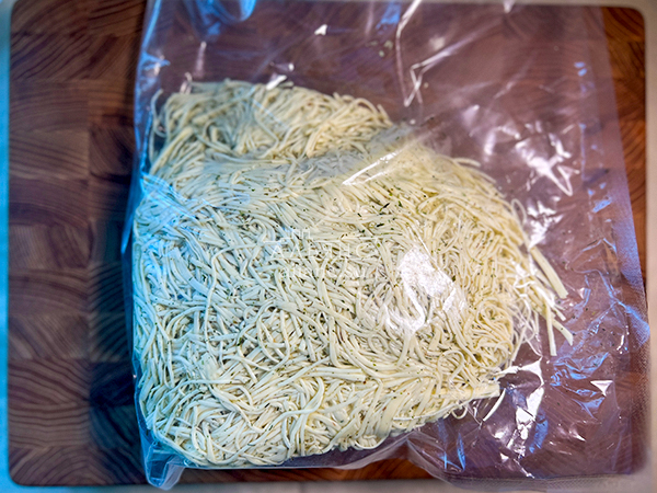 Сырный продукт ФЕРМЕРСКИЙ паутинка  укроп/чеснок в Березниках