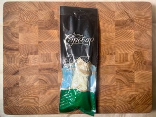 Сыр 1 кг ГОРНЫЙ СЫРОВАР (Бочата): Сыр 100 гр ГОРНЫЙ СЫРОВАР (Косичка с укропом и чесноком)